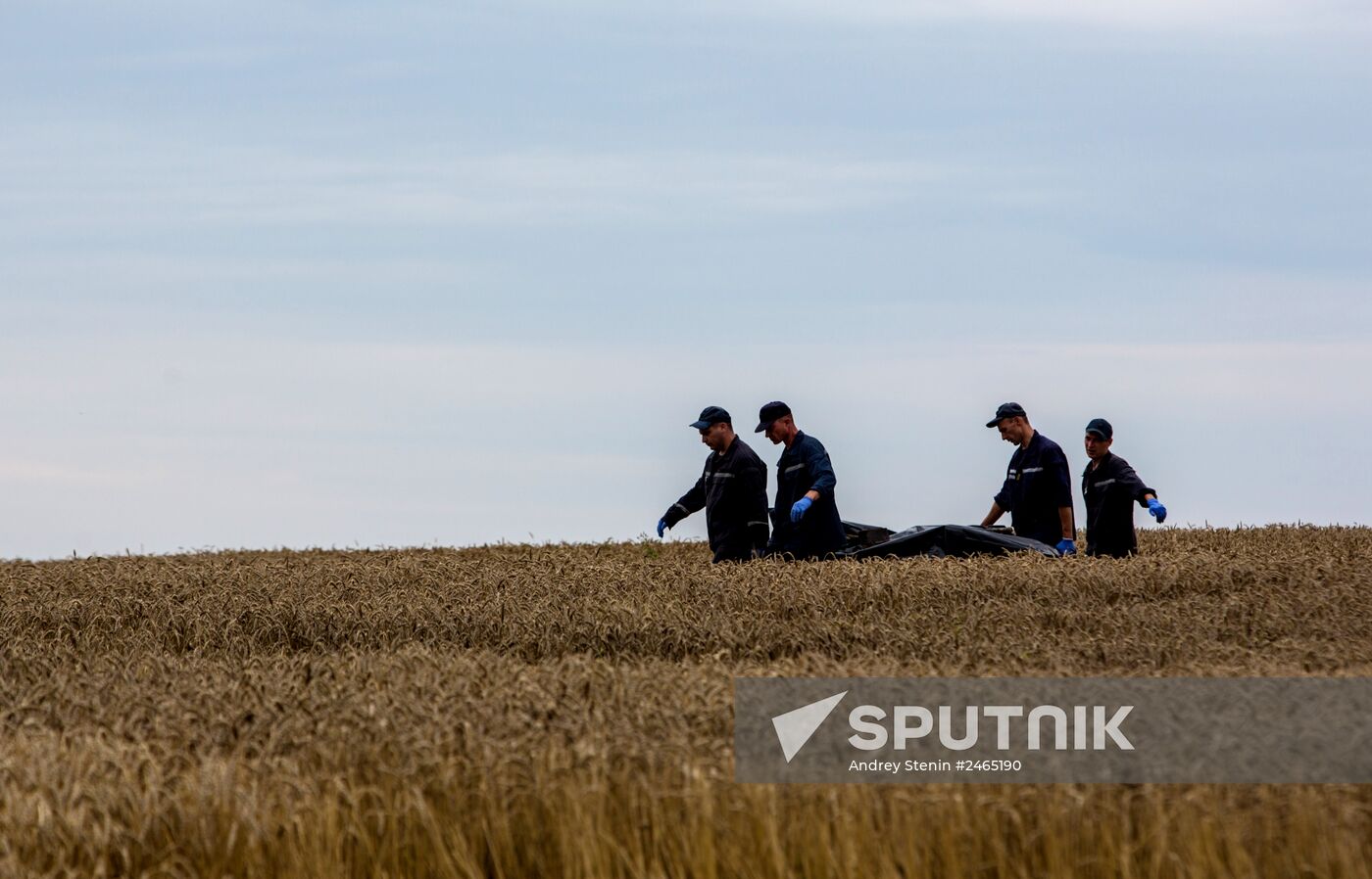 Bodies recovered at Malaysia Airlines Boeing 777 crash site near Shakhtyorsk