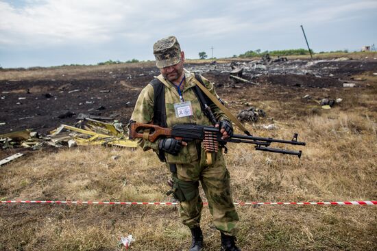 Bodies recovered at Malaysia Airlines Boeing 777 crash site near Shakhtyorsk