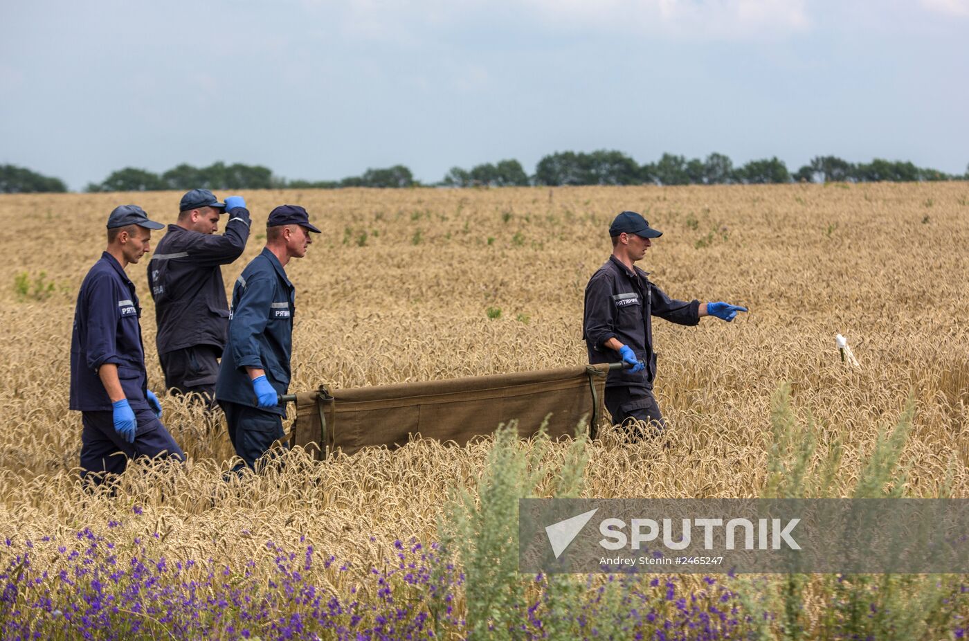 Bodies recovered at Malaysia Airlines Boeing 777 crash site near Shakhtyorsk