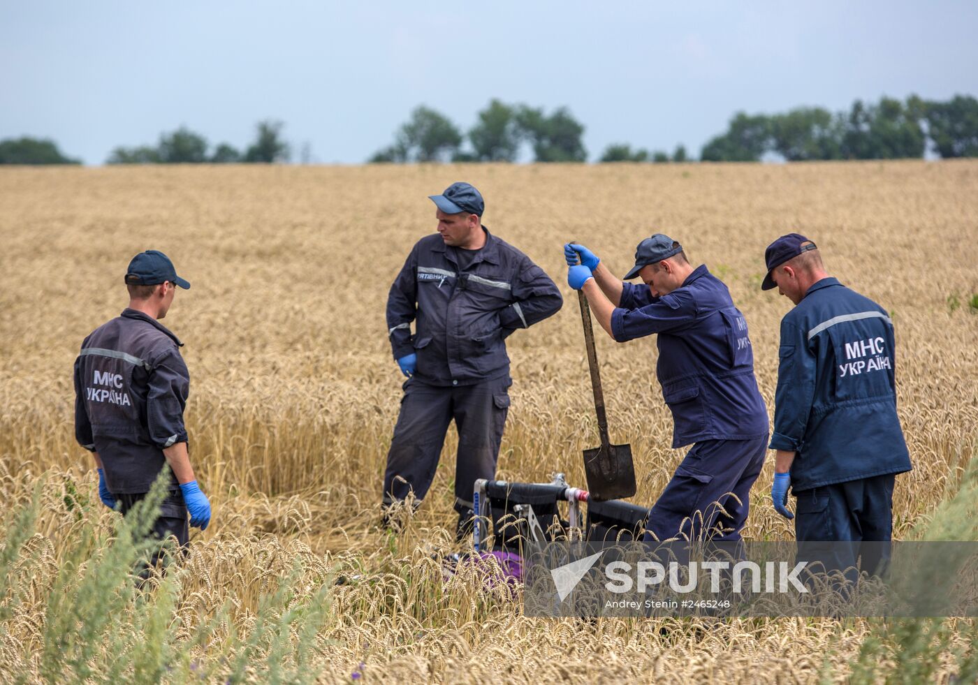 Bodies recovered at Malaysia Airlines Boeing 777 crash site near Shakhtyorsk
