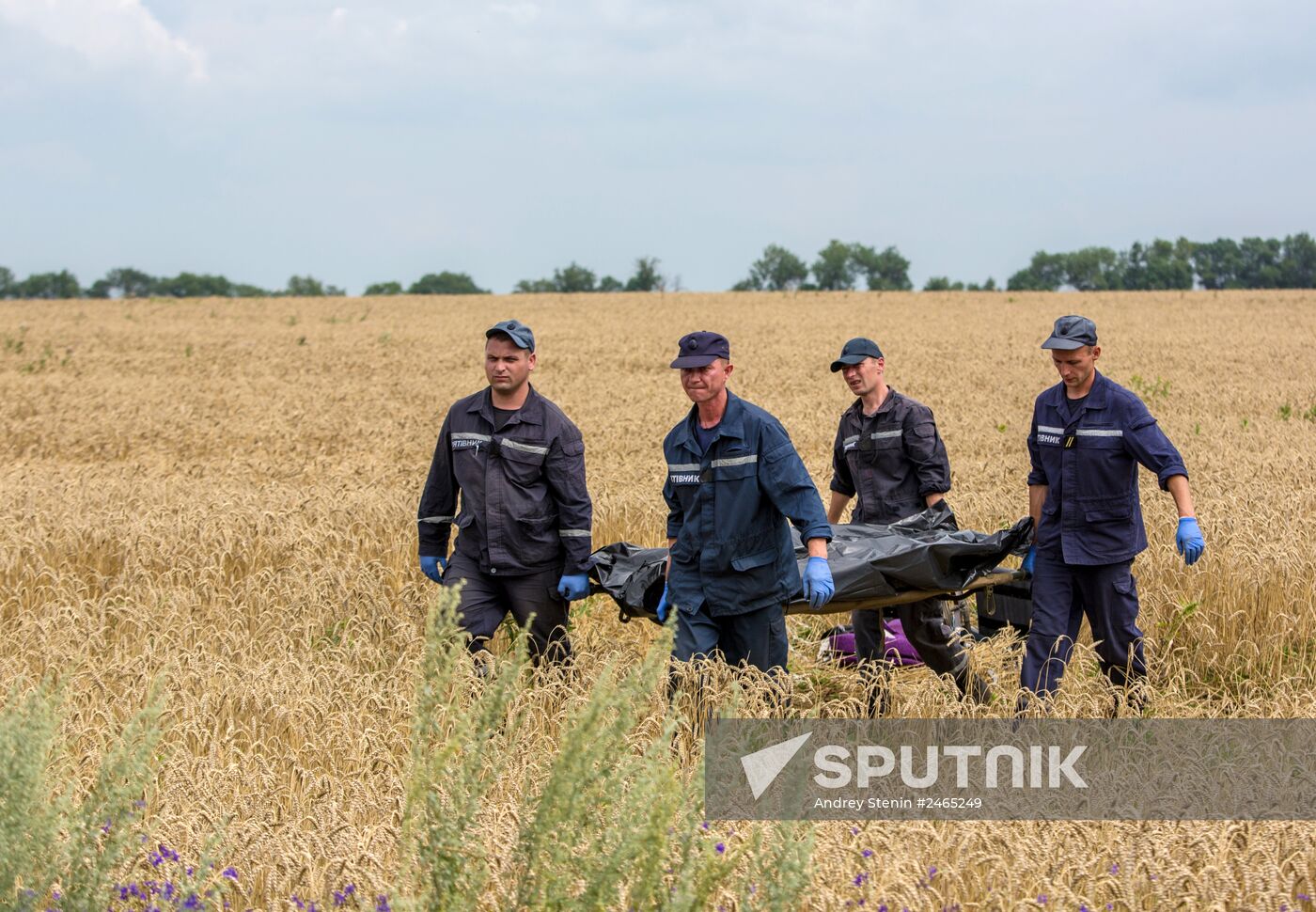 Bodies recovered at Malaysia Airlines Boeing 777 crash site near Shakhtyorsk