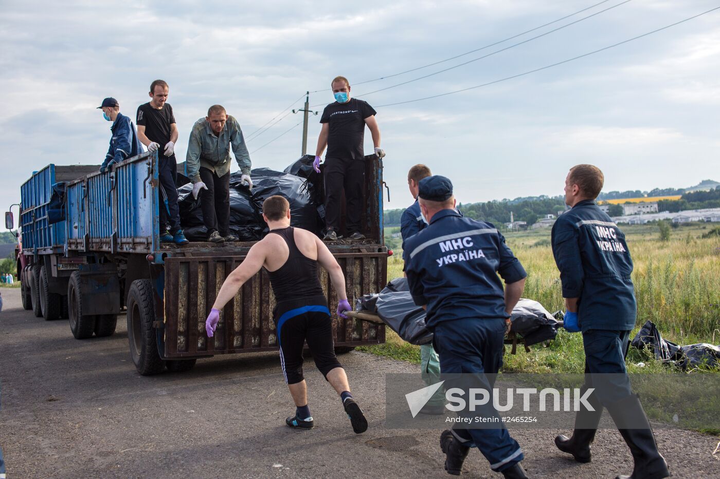 Bodies recovered at Malaysia Airlines Boeing 777 crash site near Shakhtyorsk