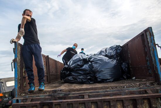 Bodies recovered at Malaysia Airlines Boeing 777 crash site near Shakhtyorsk