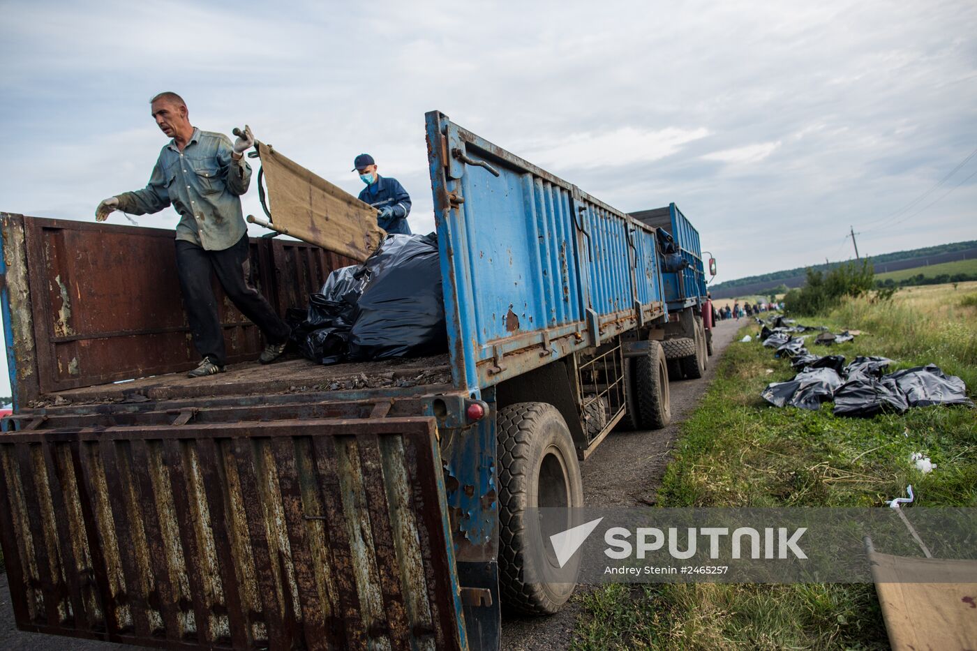 Bodies recovered at Malaysia Airlines Boeing 777 crash site near Shakhtyorsk