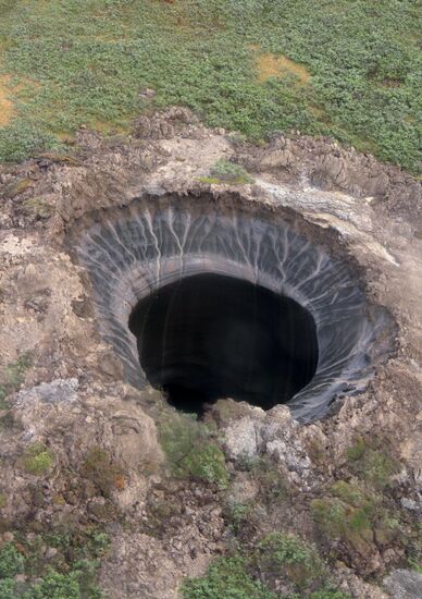 Crater of unknown origin discovered on Yamal