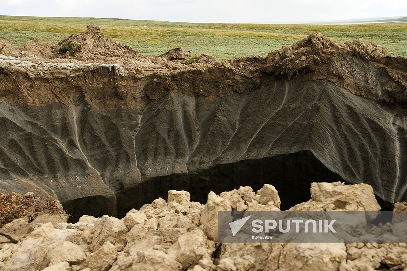 Crater of unknown origin discovered on Yamal