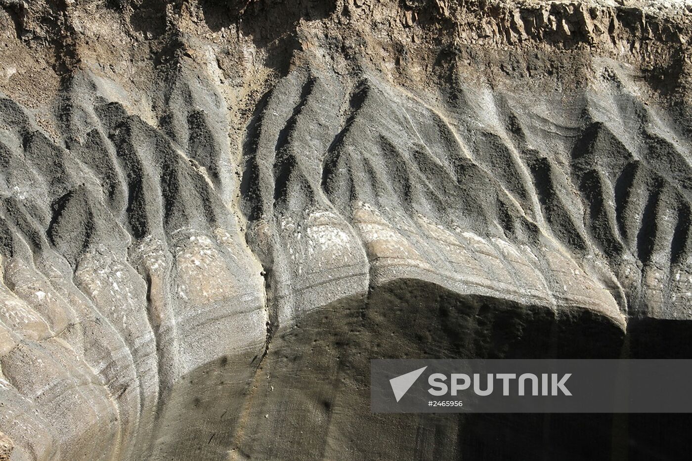 Crater of unknown origin discovered on Yamal