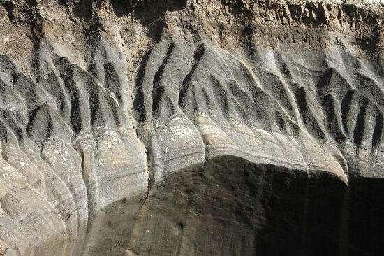 Crater of unknown origin discovered on Yamal