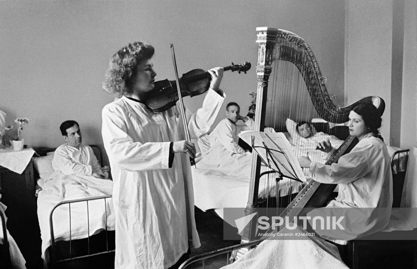 Violinist Galina Barinova playing in a hospital