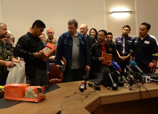 Malaysian experts receive flight recorders of crashed B-777 airliner