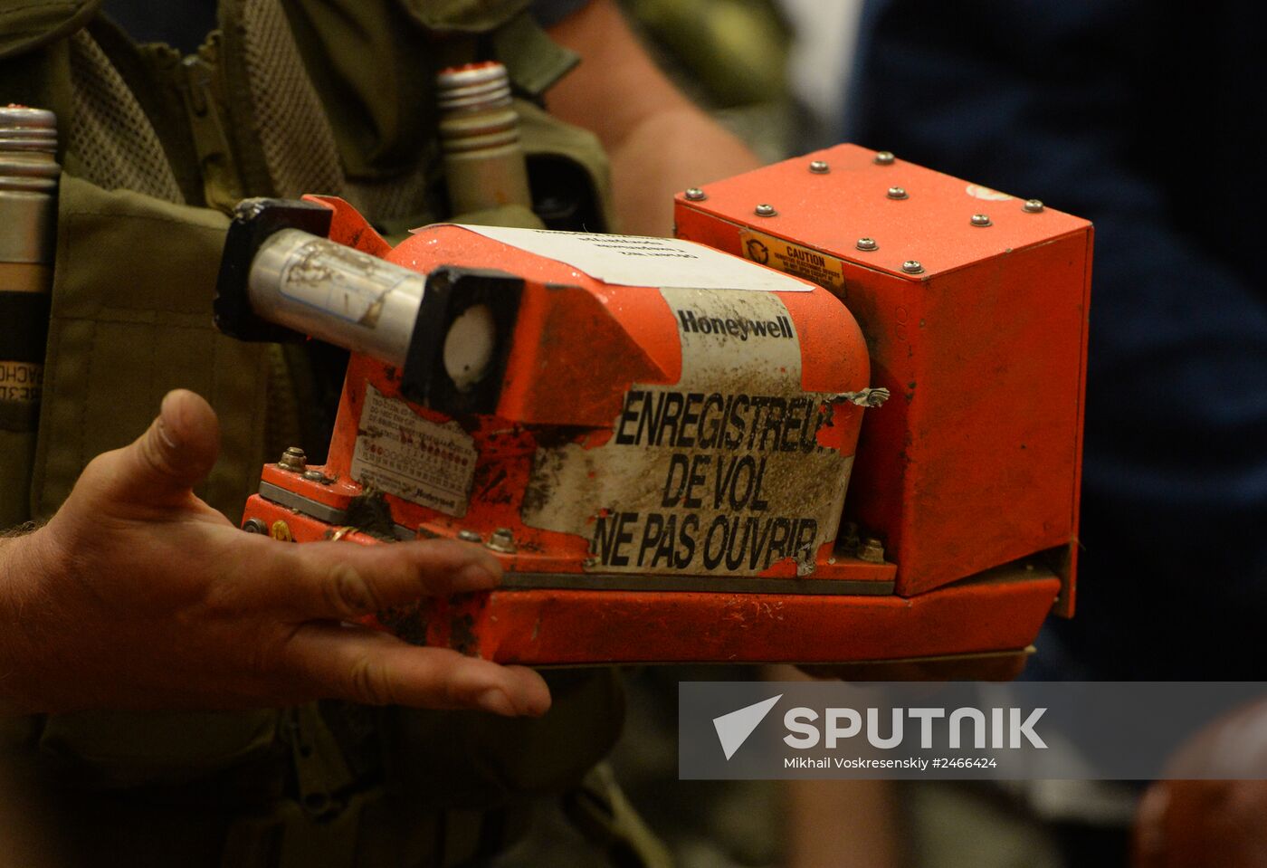 Malaysian experts receive flight recorders of crashed B-777 airliner