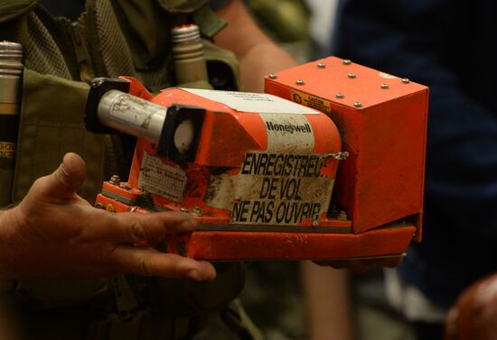 Malaysian experts receive flight recorders of crashed B-777 airliner
