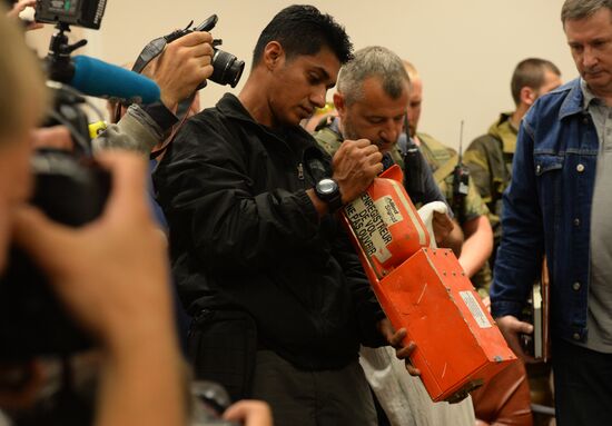 Malaysian experts receive flight recorders of crashed B-777 airliner
