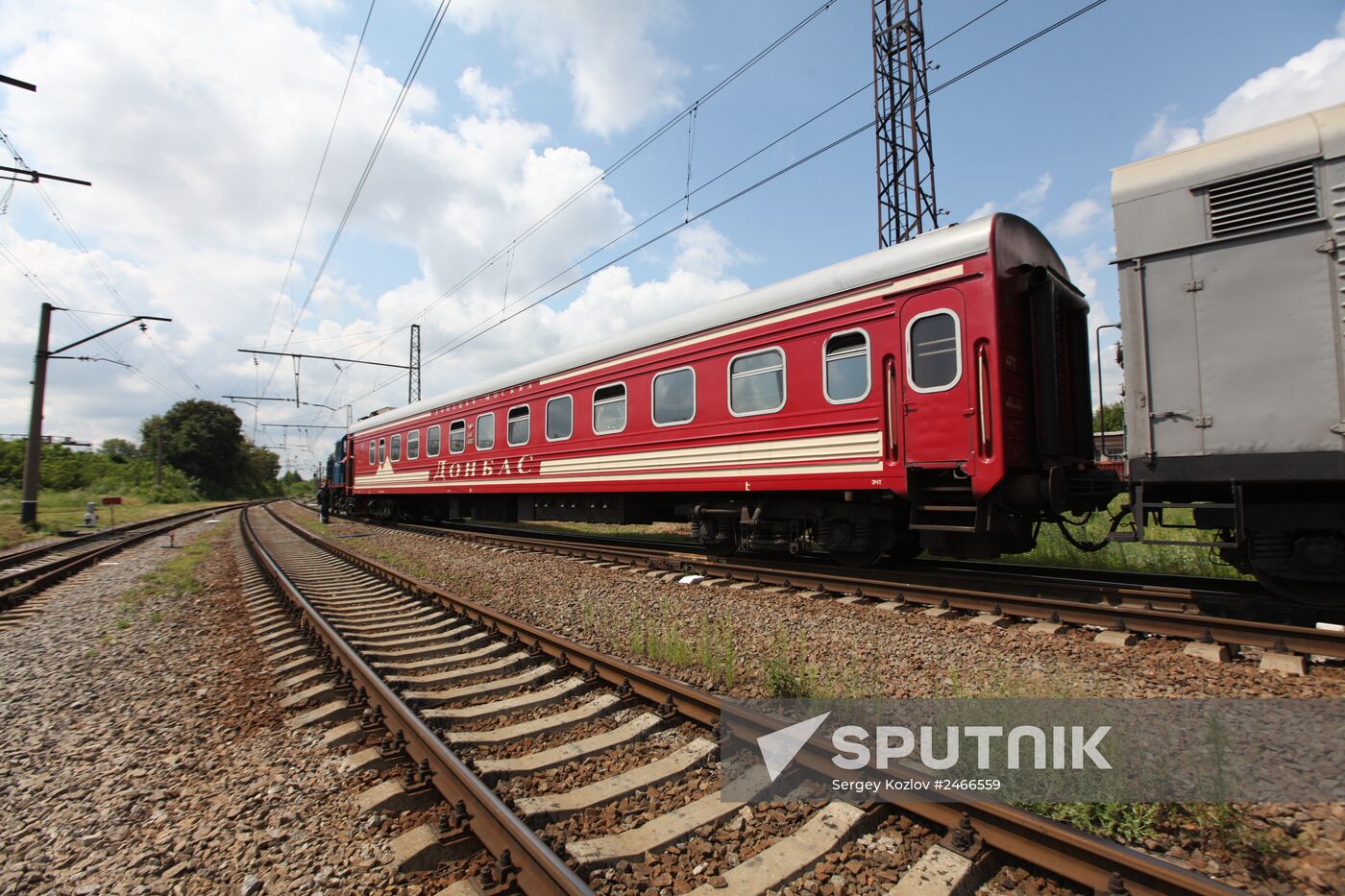 Train delivers bodies of Malaysian B-777 air crash victims to Kharkov