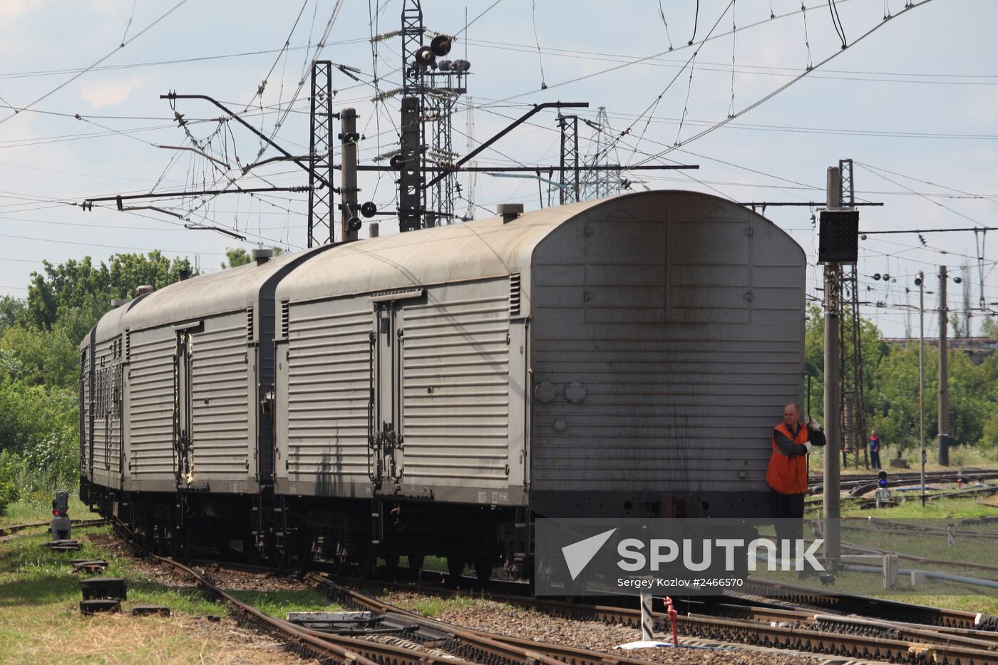Train delivers bodies of Malaysian B-777 air crash victims to Kharkov