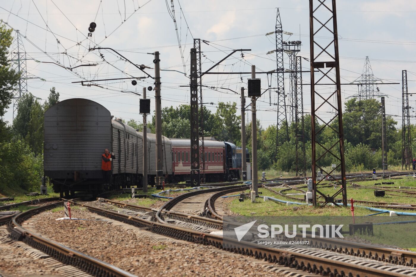 Train delivers bodies of Malaysian B-777 air crash victims to Kharkov