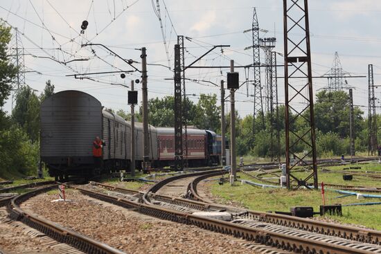 Train delivers bodies of Malaysian B-777 air crash victims to Kharkov