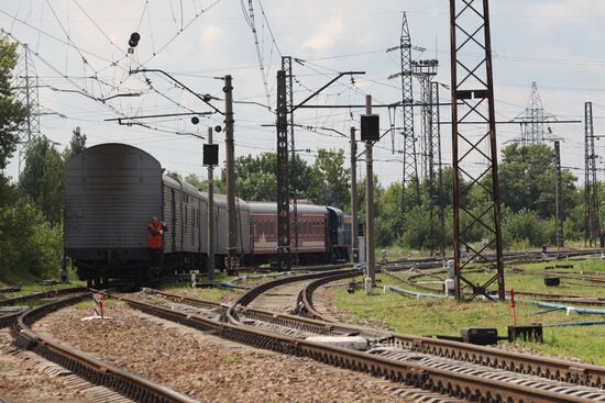 Train delivers bodies of Malaysian B-777 air crash victims to Kharkov