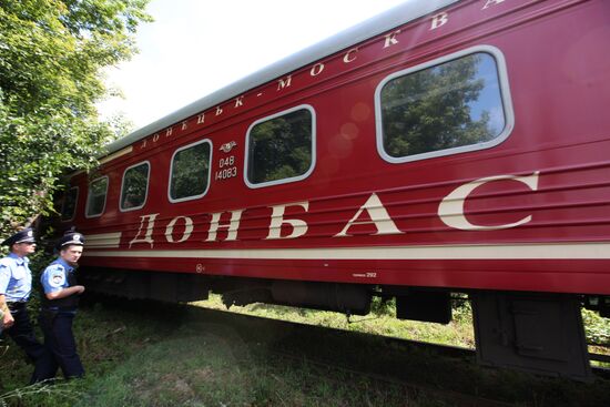 Train delivers bodies of Malaysian B-777 air crash victims to Kharkov