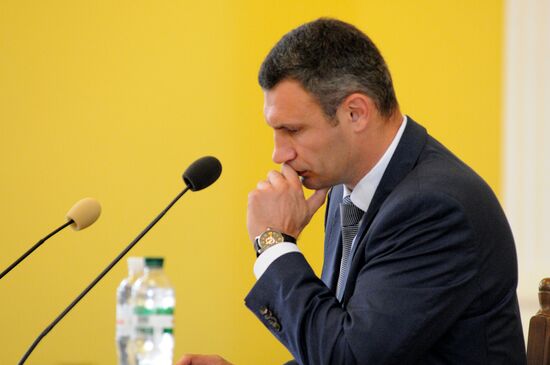 Vitaly Klichko conducts enlarged meeting of Kiev City Administration board