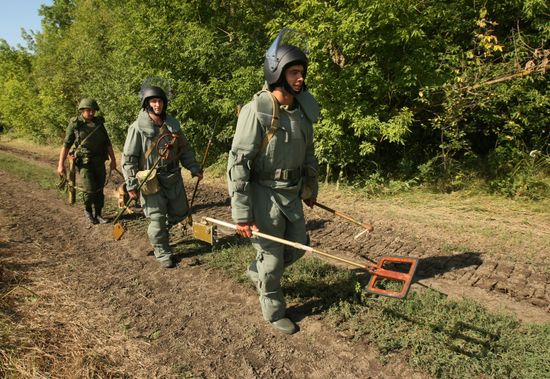 Defusing mines in mountain areas of the Chechen Republic