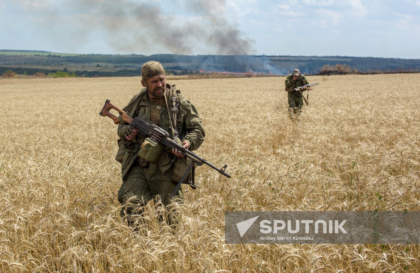 People's militia during a battle for the borderline town of Kozhevnya near Snezhny. Location: Ukraine, Donetsk region. Author: Andrey Stenin/Sputnik. Donetsk Region update