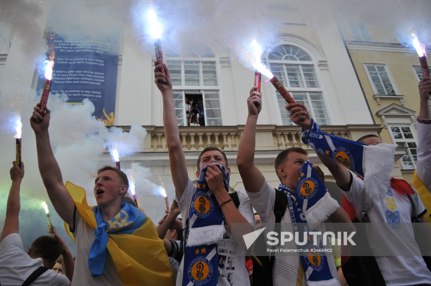 Fans in a joint march before Dynamo - Shakhtar match in Lviv