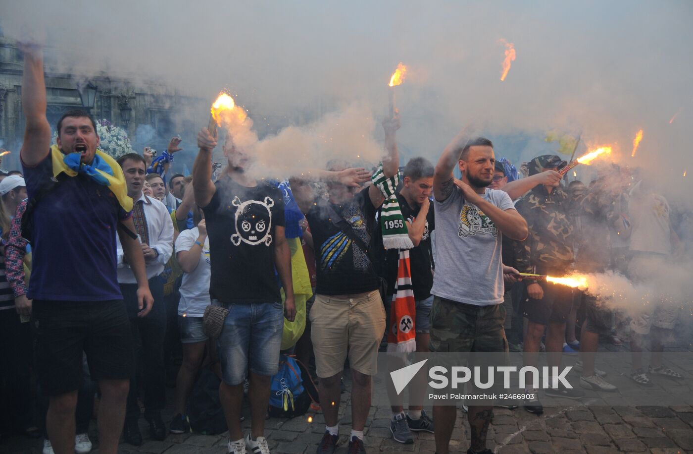 Fans in a joint march before Dynamo - Shakhtar match in Lviv