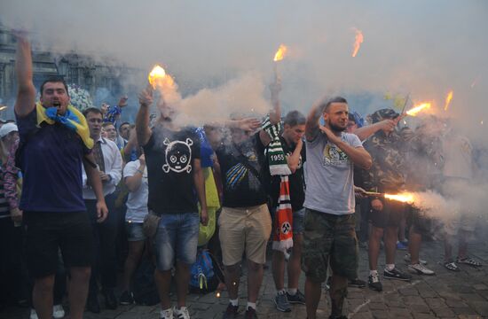 Fans in a joint march before Dynamo - Shakhtar match in Lviv