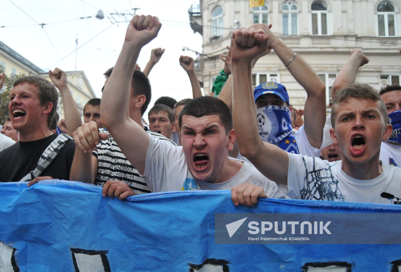 Fans in a joint march before Dynamo - Shakhtar match in Lviv