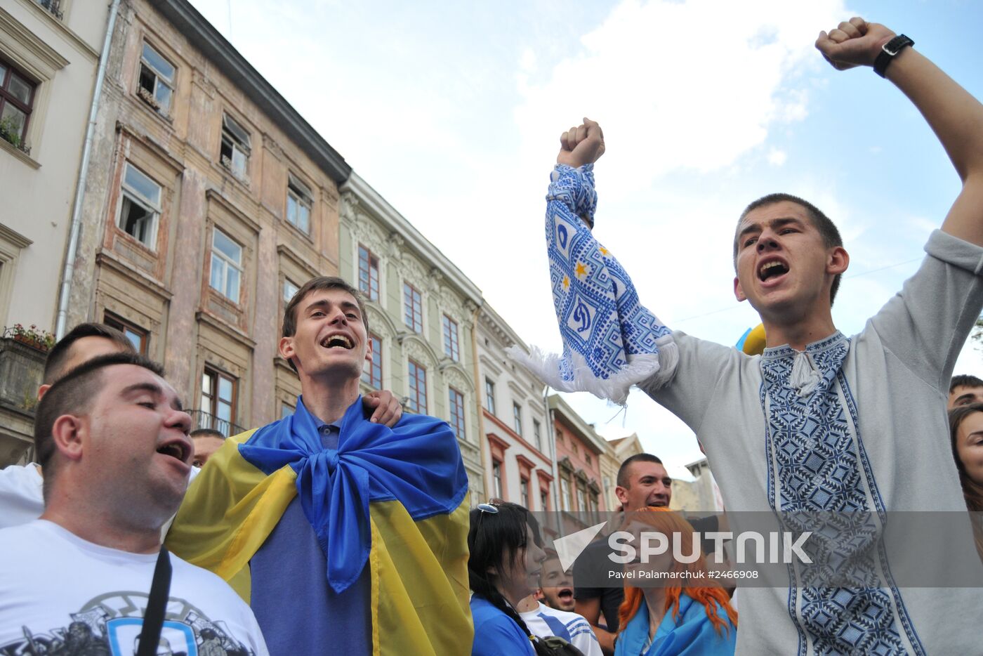 Fans in a joint march before Dynamo - Shakhtar match in Lviv