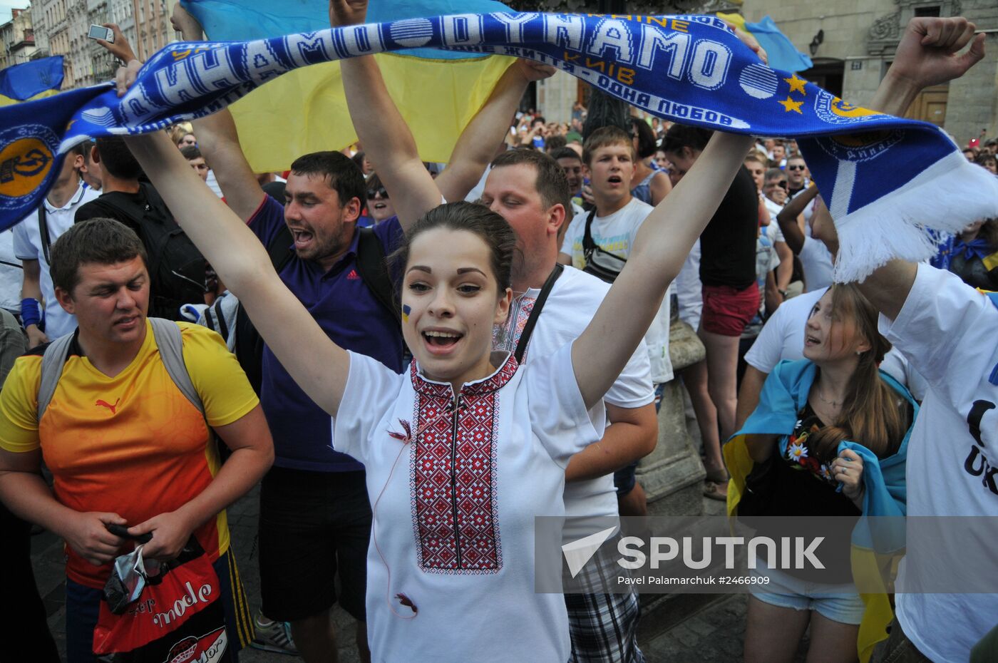 Fans in a joint march before Dynamo - Shakhtar match in Lviv