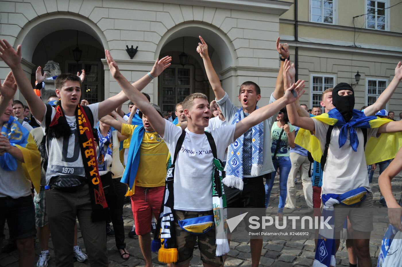 Fans in a joint march before Dynamo - Shakhtar match in Lviv