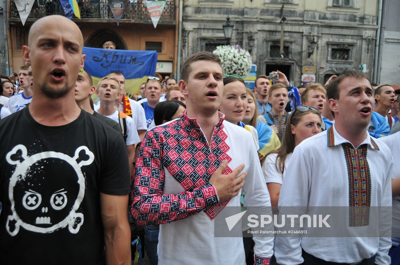 Fans in a joint march before Dynamo - Shakhtar match in Lviv