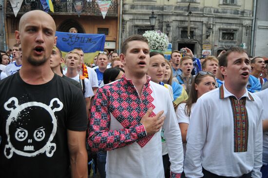 Fans in a joint march before Dynamo - Shakhtar match in Lviv