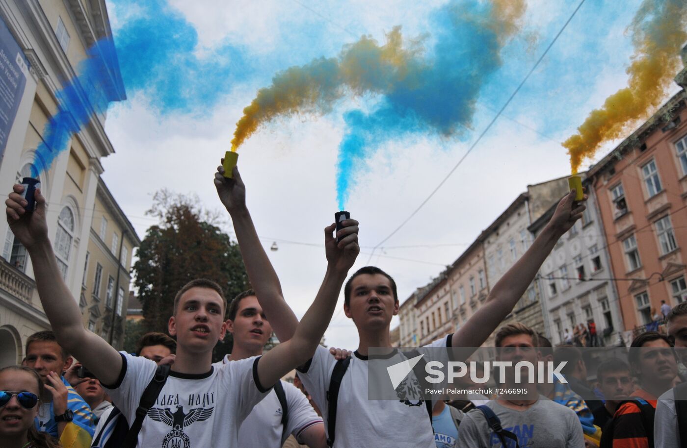 Fans in a joint march before Dynamo - Shakhtar match in Lviv