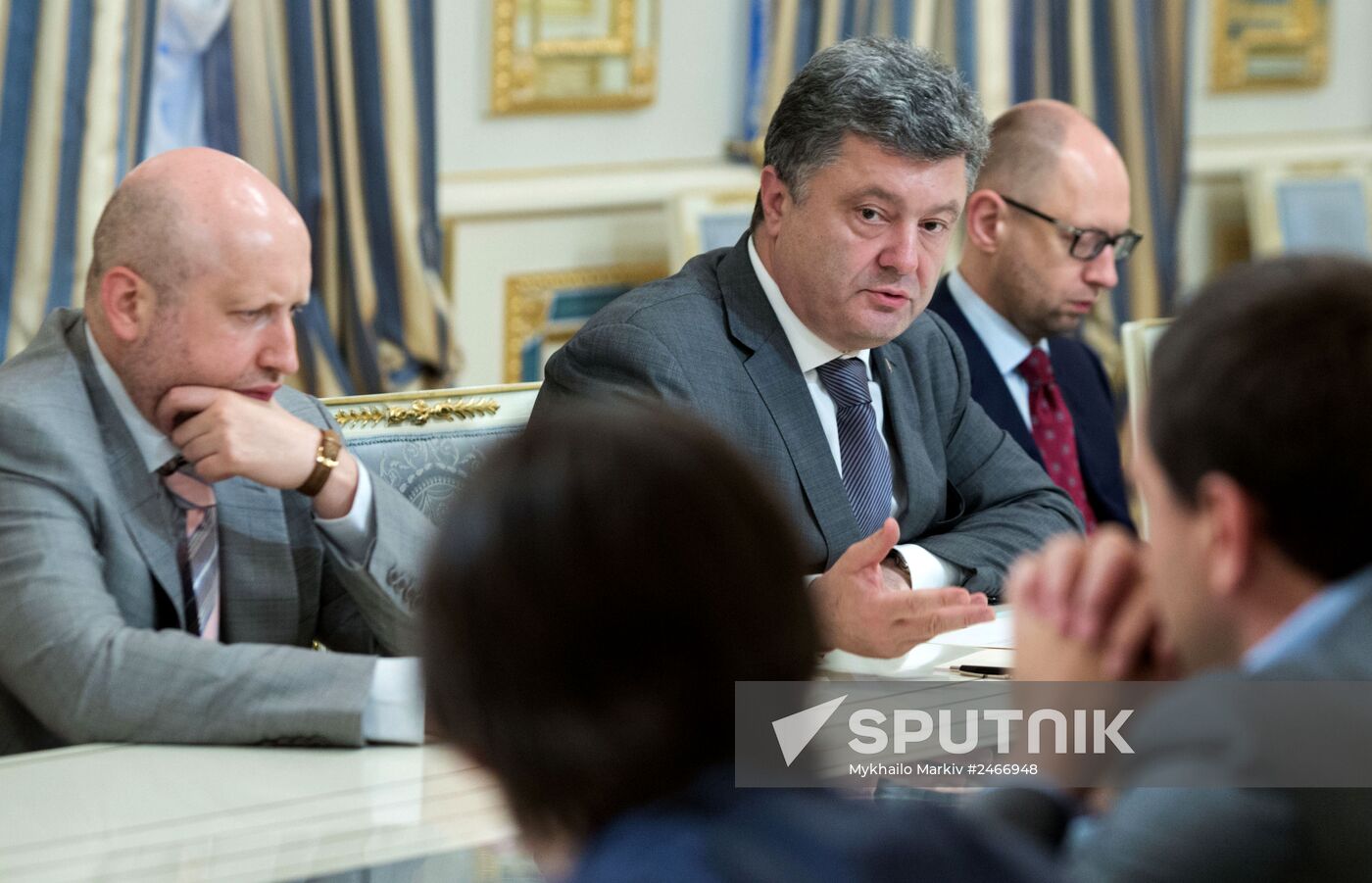 President Petro Poroshenko meets with Verkhovna Rada representatives