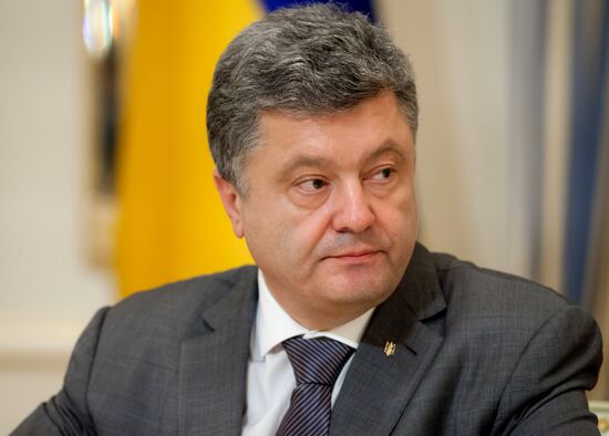 President Petro Poroshenko meets with Verkhovna Rada representatives