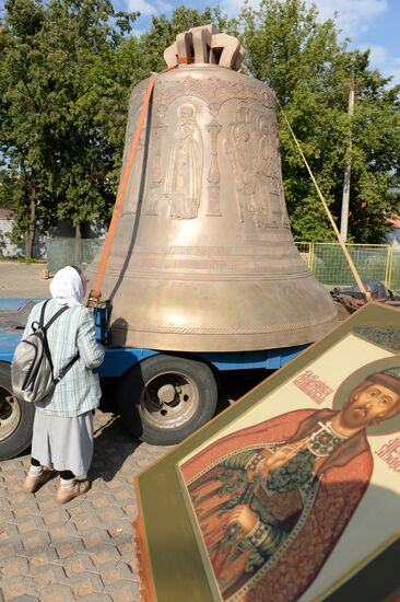18-ton bell Alexander Nevsky on display in Donskoy Monastery