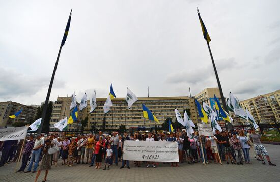 People in Kiev rally for higher minimum wage