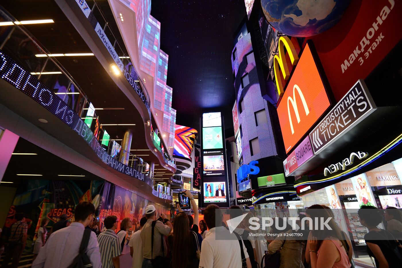 Vegas Crocus City shopping mall opens in Myakininskaya Poima
