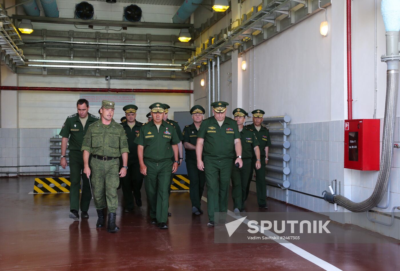 Sergei Shoigu inspects Teykovo Guards Rocket Division and Yars land-based mobile missile system