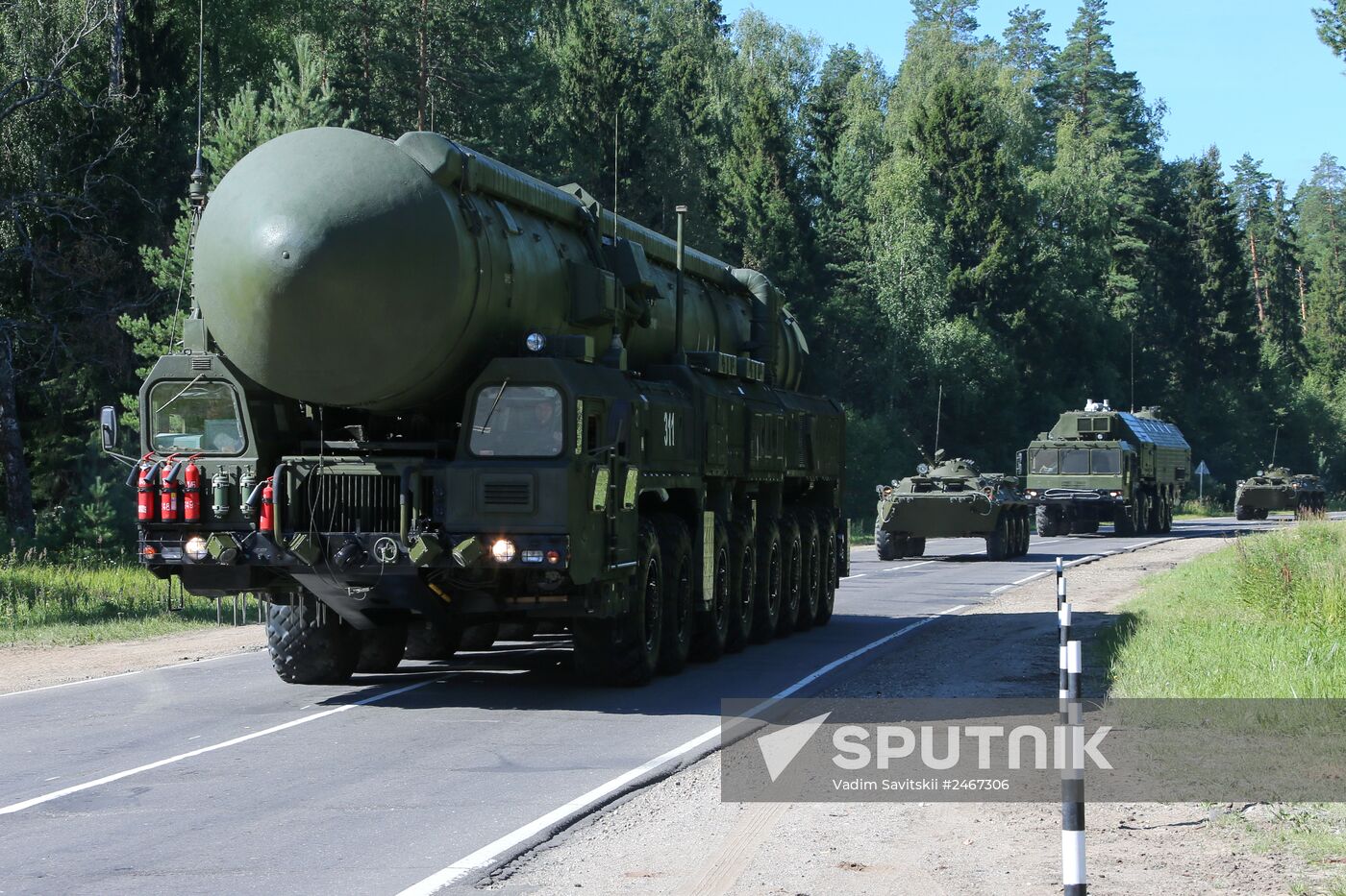 Sergei Shoigu inspects Teykovo Guards Missile Division and Yars land-based mobile missile system