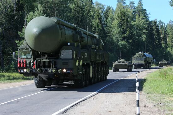 Sergei Shoigu inspects Teykovo Guards Missile Division and Yars land-based mobile missile system