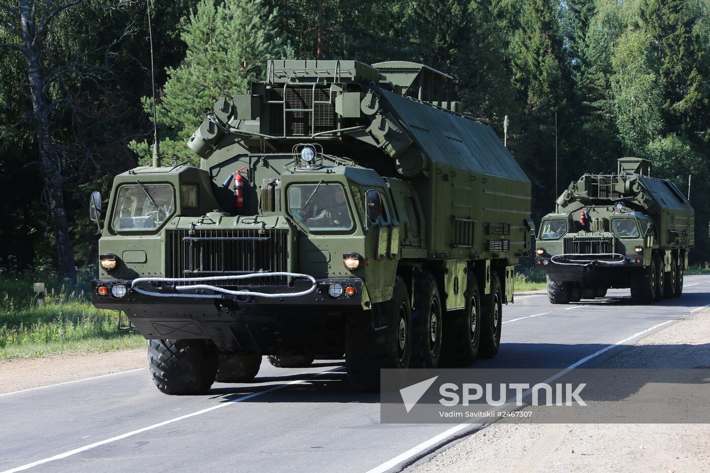 Sergei Shoigu inspects Teykovo Guards Missile Division and Yars land-based mobile missile system