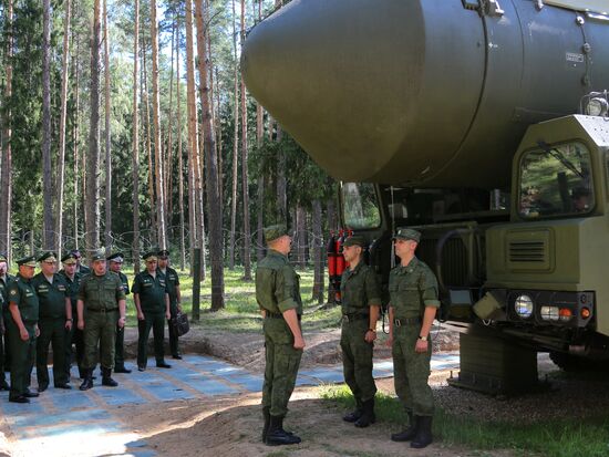 Sergei Shoigu inspects Teykovo Guards Missile Division and Yars land-based mobile missile system
