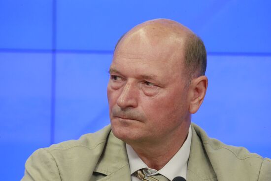 News conference on Alpha Group's 40th anniversary of establishment