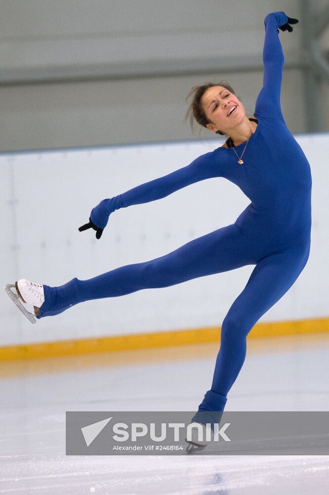 Training session of figure skaters Nikol Gosviyani and Artur Gachinsky