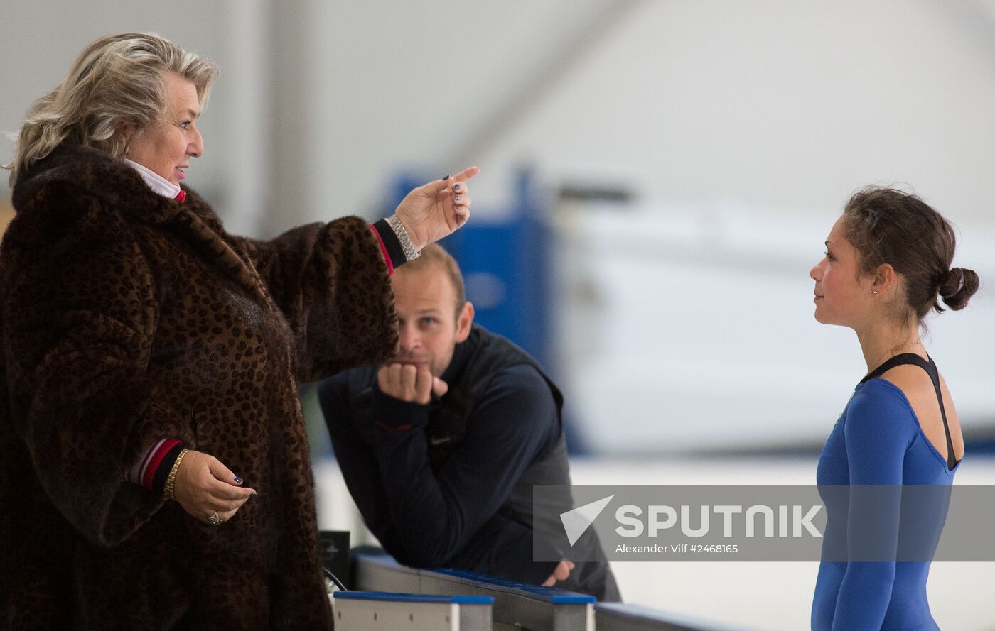 Training session of figure skaters Nikol Gosviyani and Artur Gachinsky