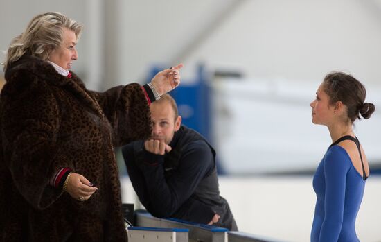 Training session of figure skaters Nikol Gosviyani and Artur Gachinsky